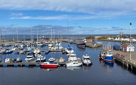 Harbour And River View, Beach 50M From Doorstep & Free Parking